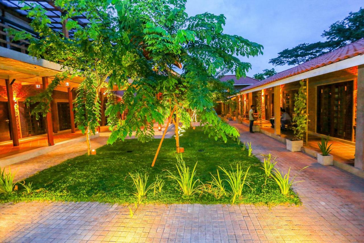 Olinia Airport Hotel Katunayake Exterior photo