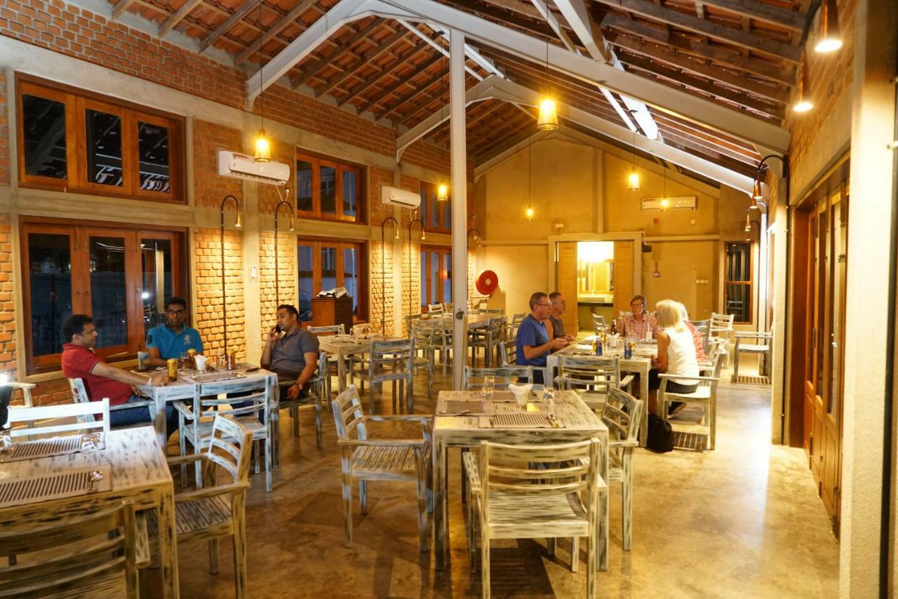 Olinia Airport Hotel Katunayake Exterior photo